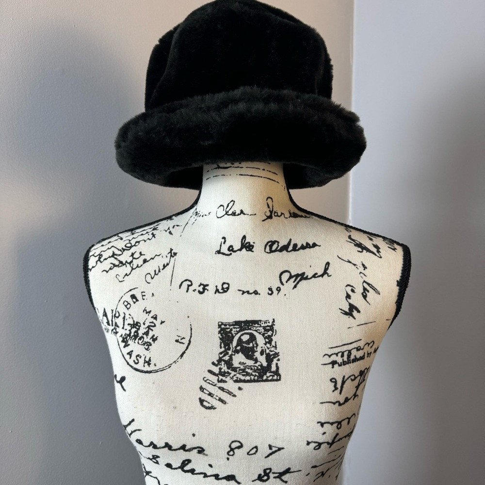 Chic Black Faux Fur Bucket Hat
